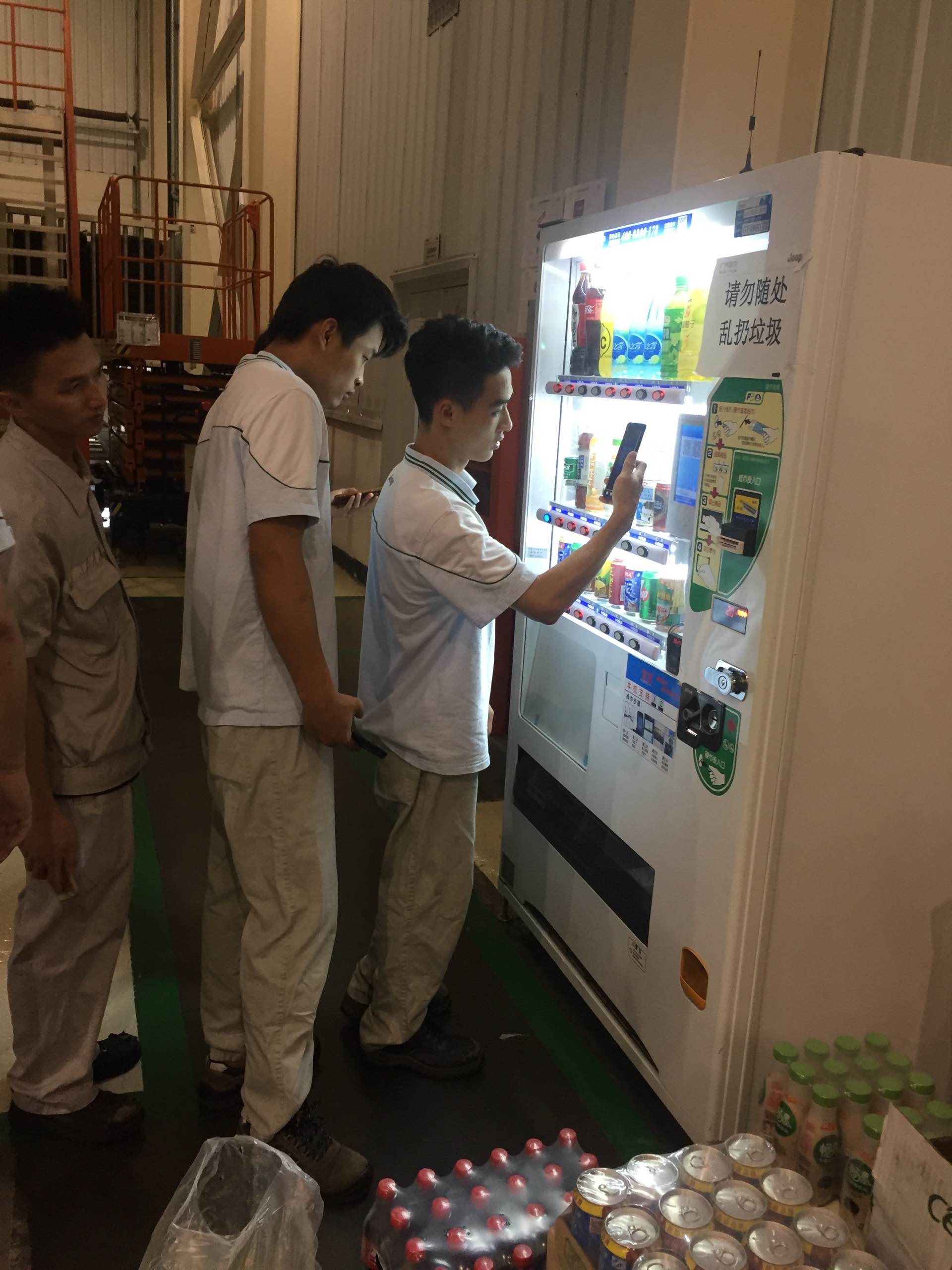 無人售貨機，自動售貨機，自助售貨機，自動販賣機，自助售賣機，富宏智能售貨機